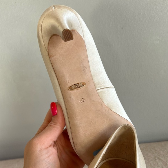 Badgley Mischka Women's Carrie Pump - Champagne size 6.5 - Picture 8 of 14